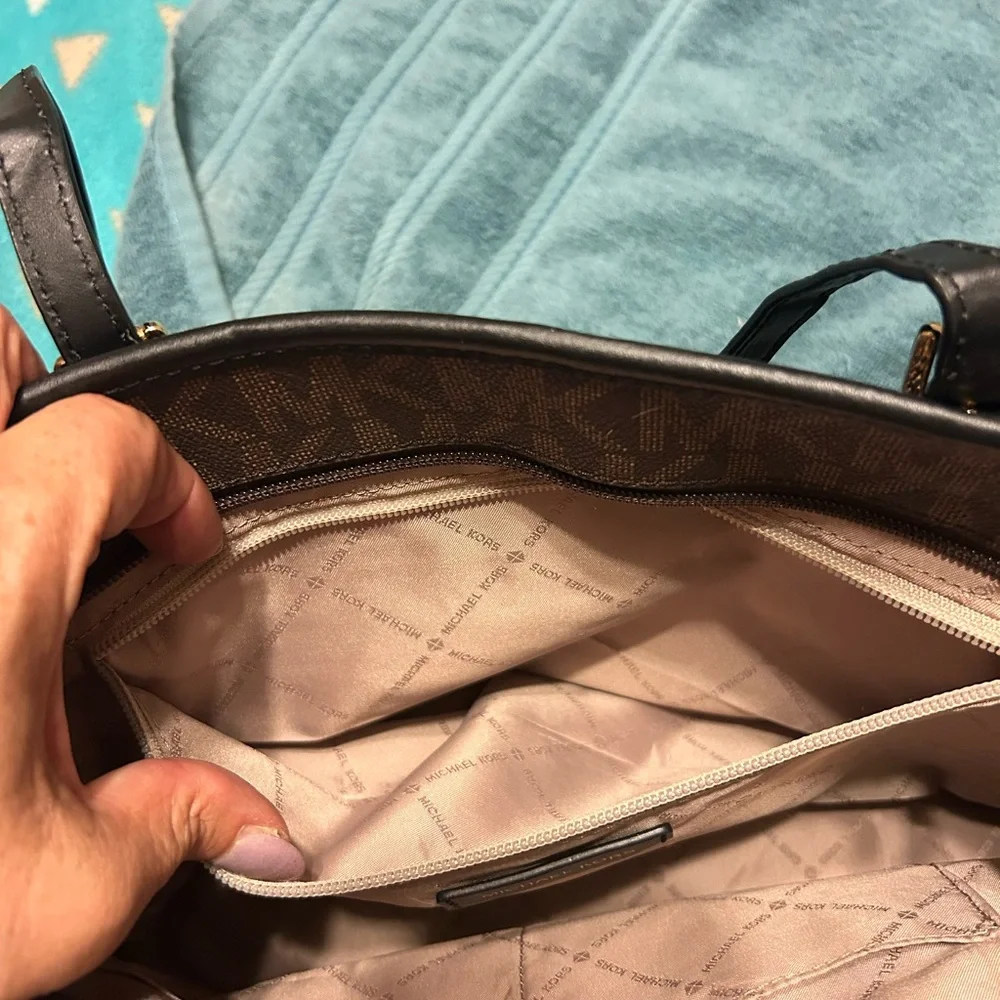 Authentic Leather Michael Kors Jet Set Tote Travel Bag